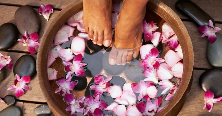 Can You Detox Your Body Through Your Feet? What The Science Says