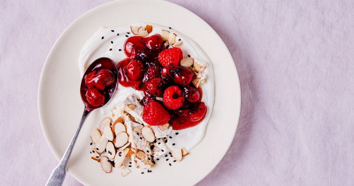 Why This Brain Health Expert Eats Greek Yogurt As A Midday Snack