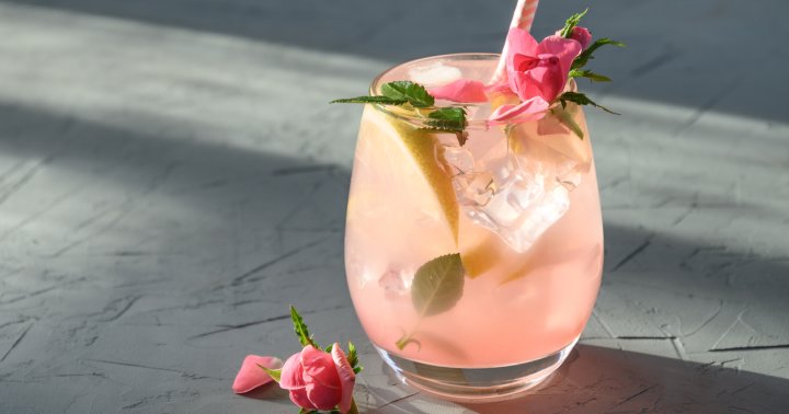 The Cooling & Anti-Inflammatory Cocktail Is Here To Save Your Weekend