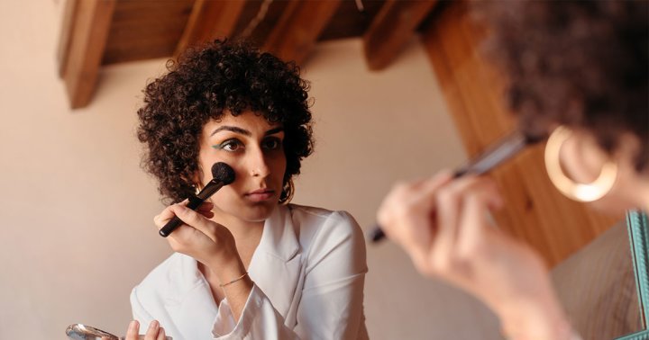 3 Tips For Makeup That Lasts On The Hottest Days, From A Pro MUA