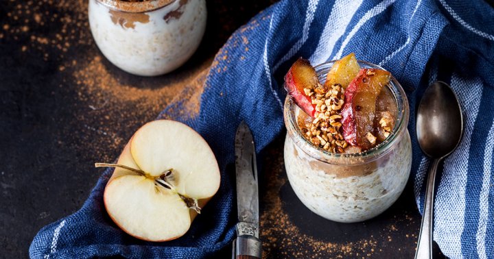 These Collagen-Packed Cinnamon Roll Overnight Oats Are Scrumptious & Filling