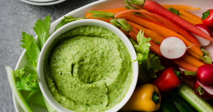 This Creamy Hummus Recipe Is Also Packed With Sneaky Veggies