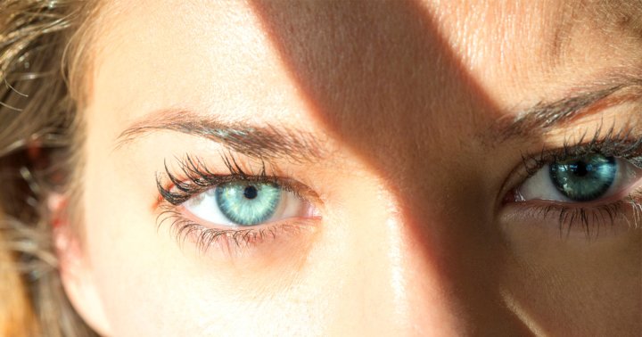 A Beauty Director Reviews Maybelline’s New Clean Mascara
