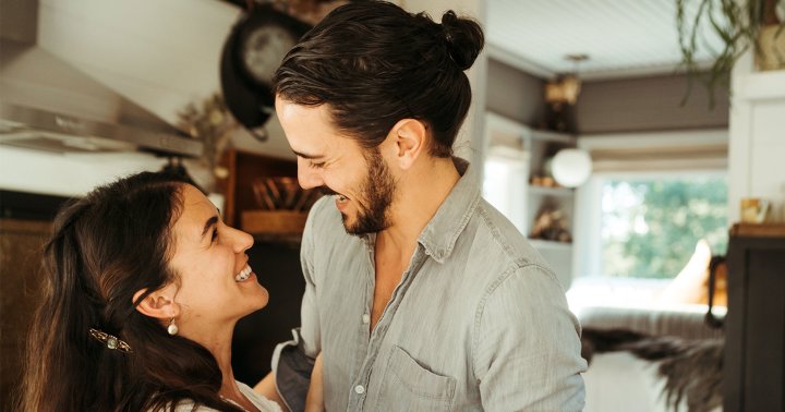 Is Love At First Sight Real? What The Research & Experts Say - mindbodygreen.com