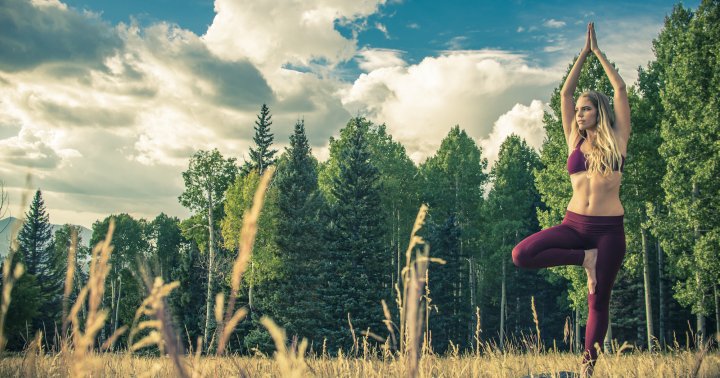 5 Photos That Show How Yoga & Nature Belong Together - mindbodygreen