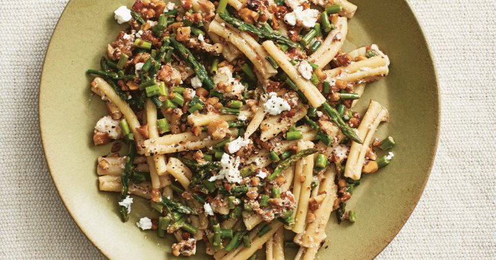 Support Your Brain Health With This Delicious, Spring Pasta