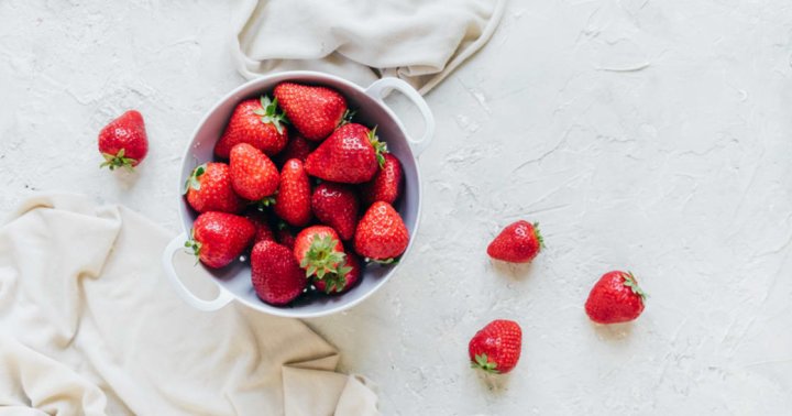 3 Steps For Washing Strawberries
