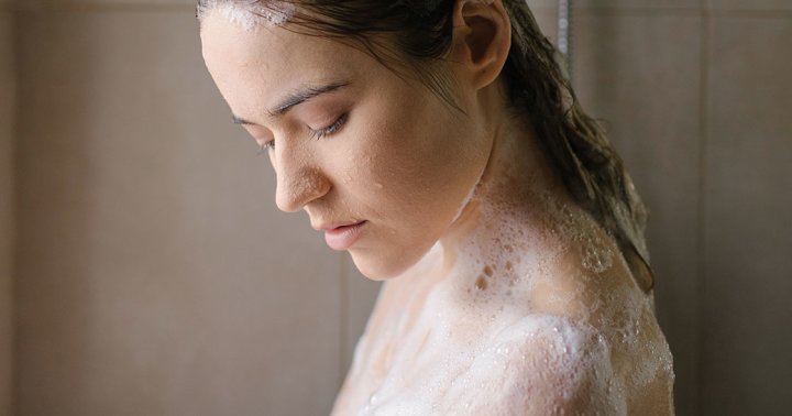 A Top Derm Shares 3 Nonnegotiable Tips To Rid Body Blemishes