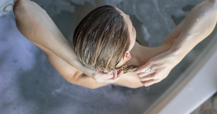 3 Tips About Shampooing For Healthy Hair, From A Trichologist