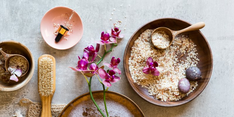 3 Easy, DIY Tips That Keep This Iconic Model’s Face Glowing