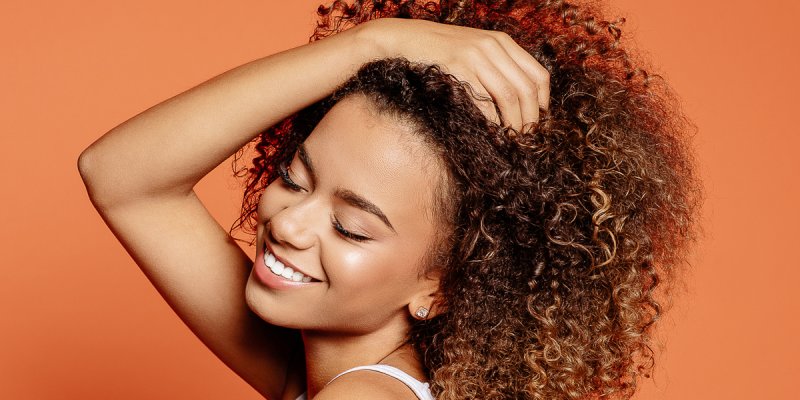 A Full Guide To Low Porosity Hair: What It Is & Why It Matters |  mindbodygreen