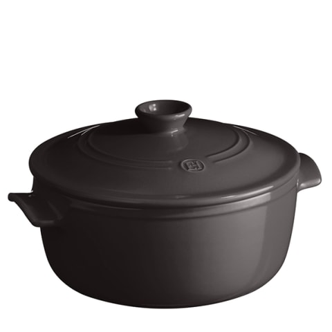 black round dutch oven