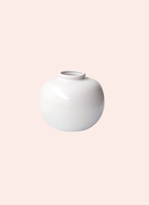 white circular vase from minzuu