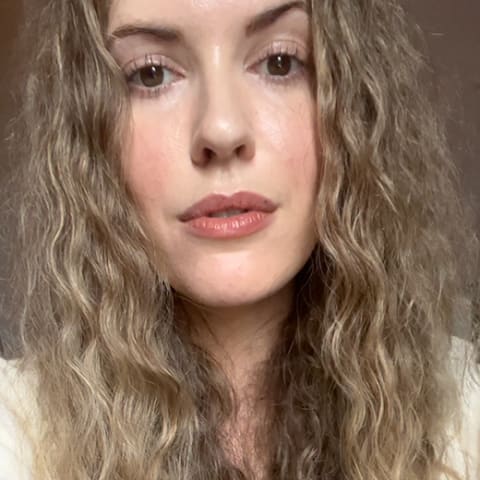 alexandra engler selfie for the best beauty products for curly hair