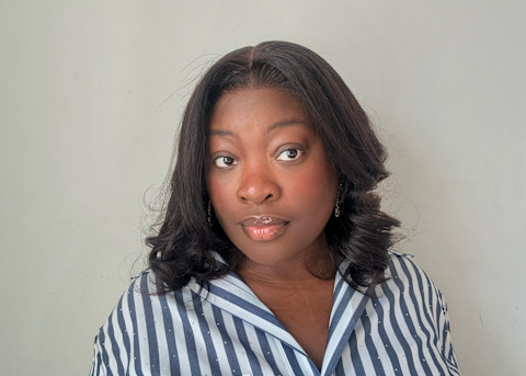 Tester wears Luvme All-Day Curl Hold™ Premier Grade Hair Shoulder Length Body Wave CuticleAlign™ PartingMax Glueless 7x6 HD Lace Wig Pre-Cut Lace