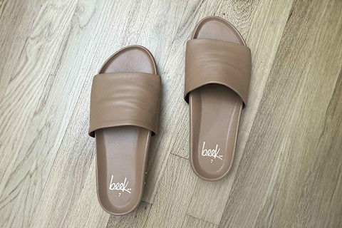 beek pelican sandals on wooden floor