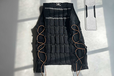 back of the hyperwear hyper vest elite 