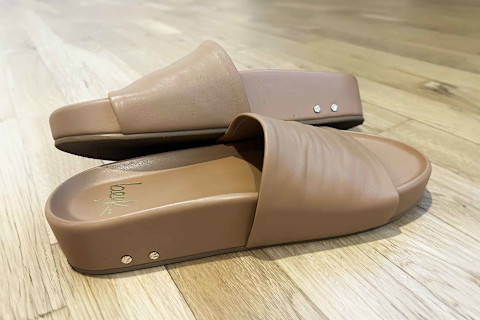 beek pelican sandals on wooden floor