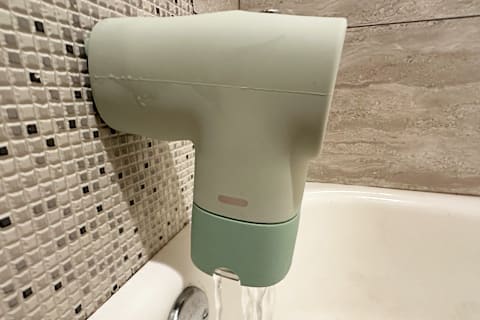 Canopy Bath Tub filter in jade on spout with water indicator changing to red