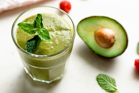 Green keto smoothie with matcha and mint