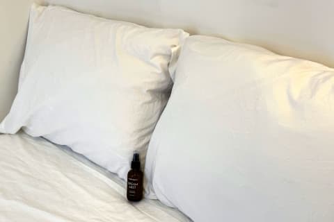 Sijo TempTune Cotton Sheets on bed with mindbodygreen dream mist spray