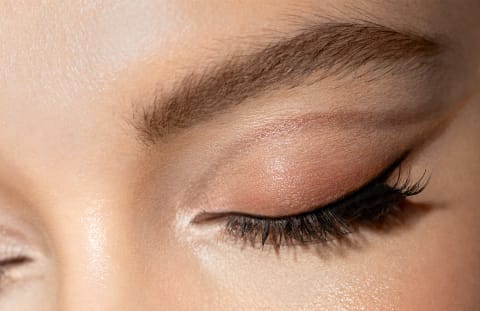 eye looks - shadow as liner