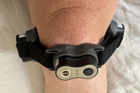 Kineon Move+ Pro Led & Laser on knee with light off