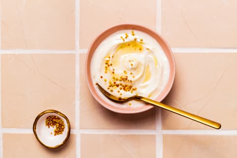 Bowl of Greek Yogurt topped with honey, bee pollen and honeycomb