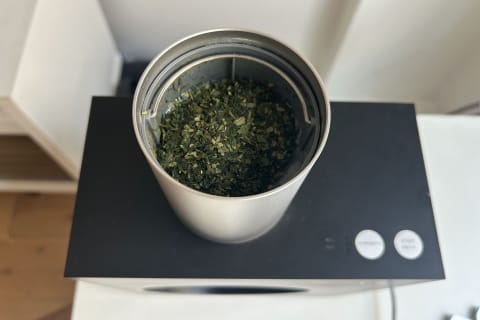 cuzen matcha filled with tea leaves