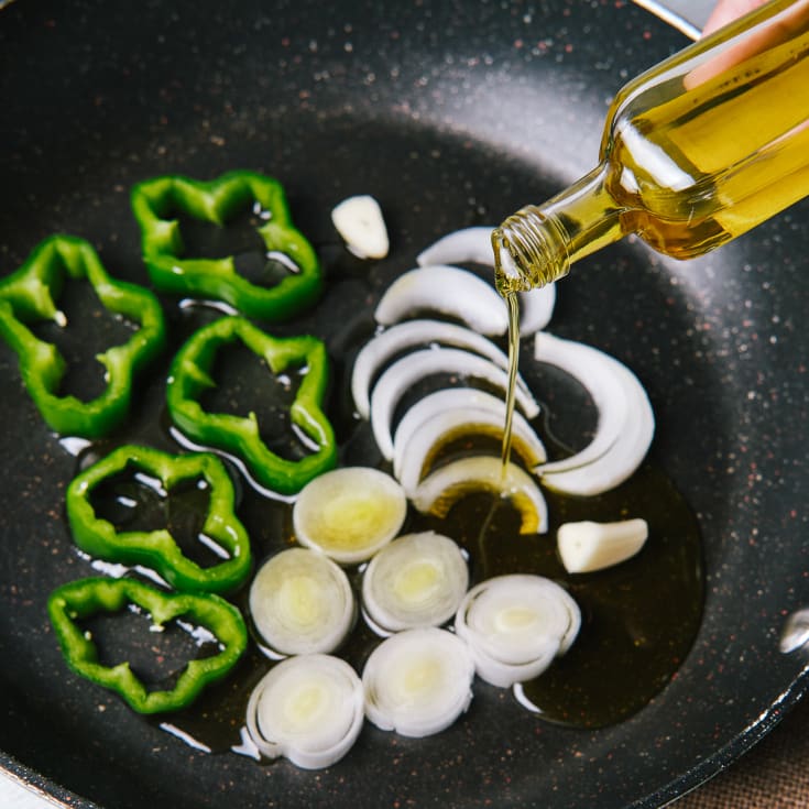 8 Unhealthy Vegetable Oils To Avoid, According To An MD
