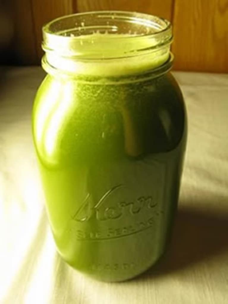 Juicing vs. Blending What's a Girl to Do? mindbodygreen