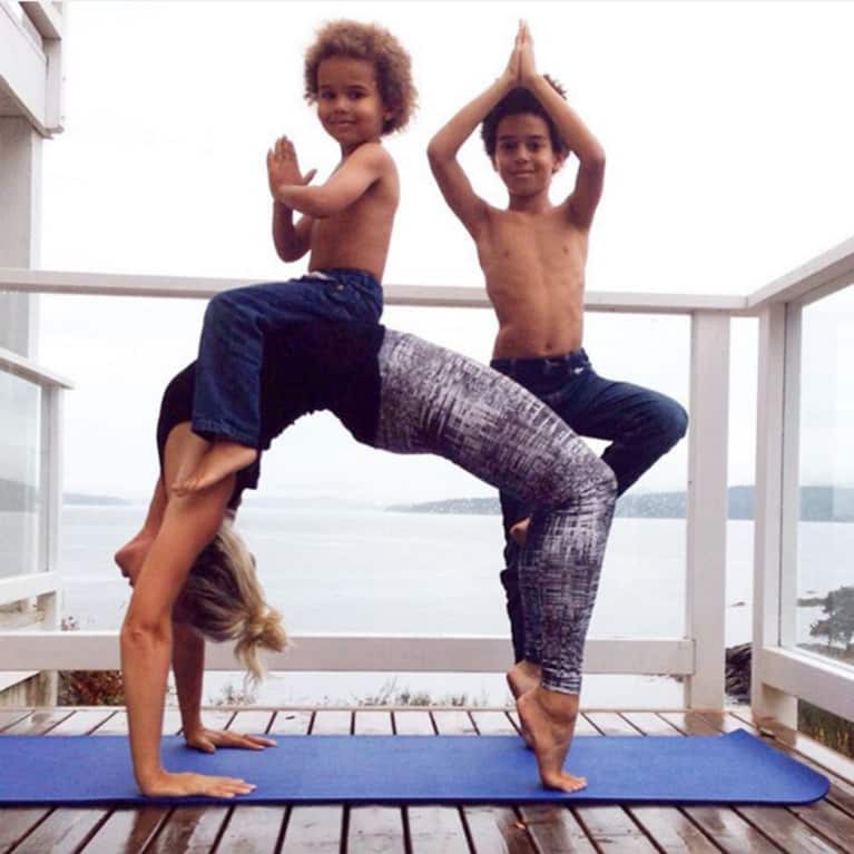 This Mom Performs Crazy Yoga Moves With Kids & Becomes Instagram Hit ...