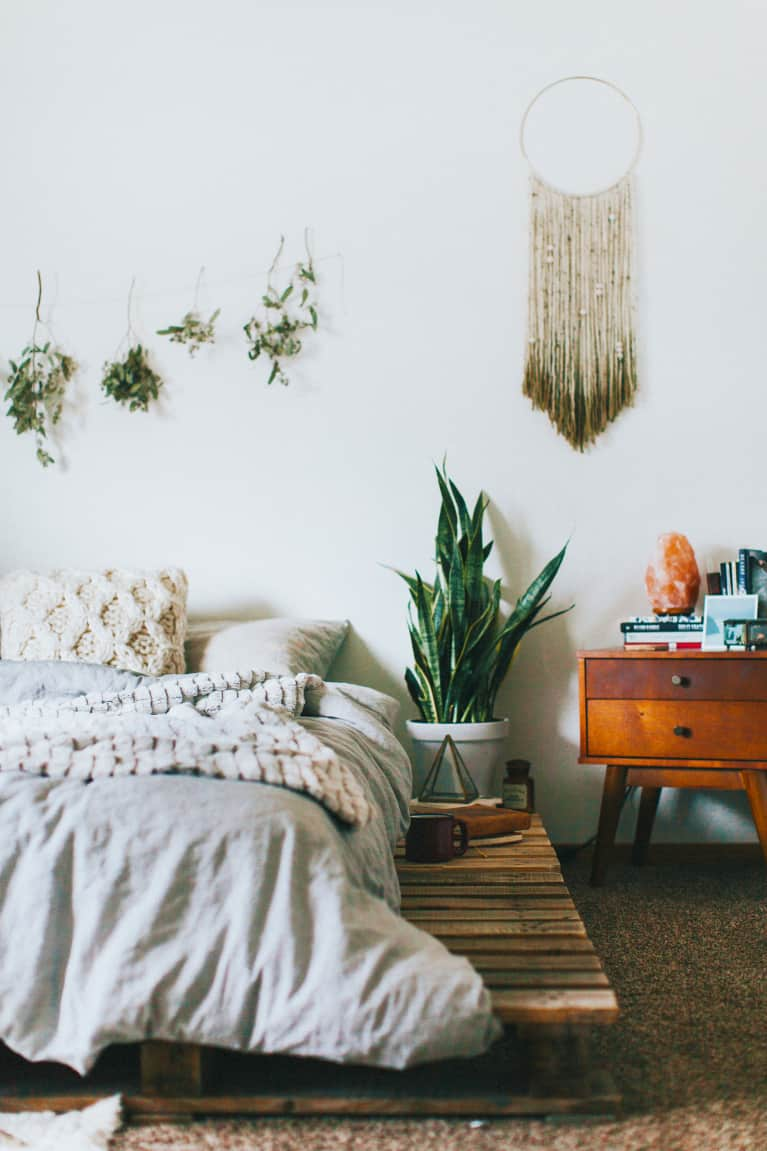 Feng Shui For Your Bedroom: Rules For What To Bring In ...