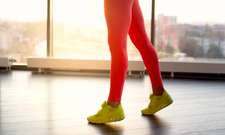 4 Reasons Why Yoga Pants Are So Popular - mindbodygreen