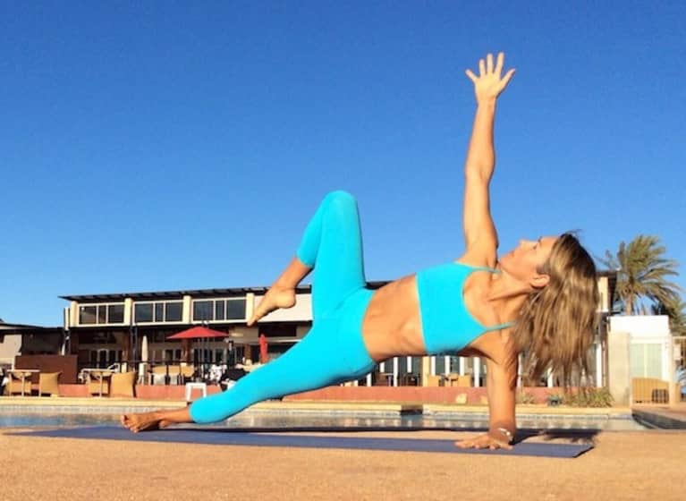 Build An Awesome Core With This 10-Minute Yoga Sequence