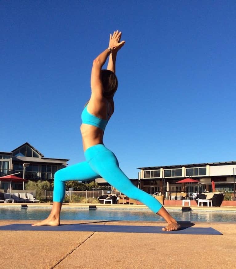 Build An Awesome Core With This 10-Minute Yoga Sequence