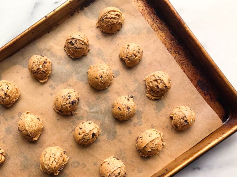 These No-Sugar Chocolate Peanut Butter Balls Will Satisfy All Your Sweet Cravings