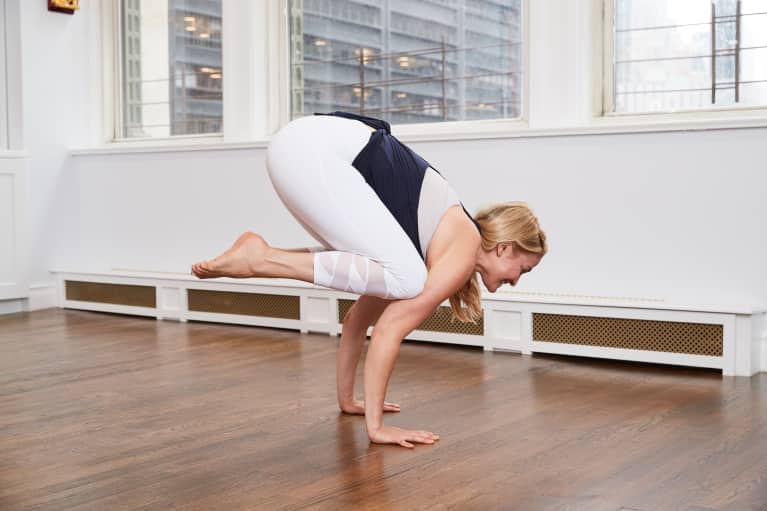 This Mom Of 3 Is A Handstand Pro. Here's What She Eats To Stay Strong