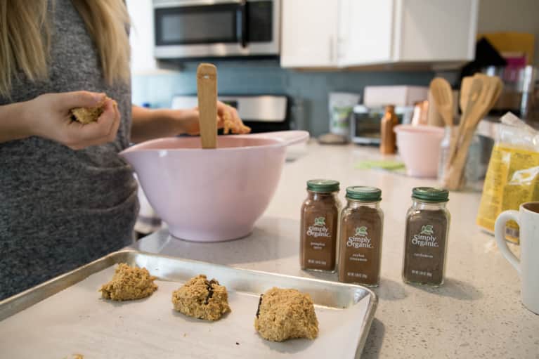 The Flourless, Sugar-Free Cookies This Yogi Brings To Every Holiday Party