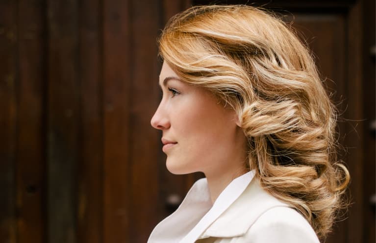 How This Hairstylist Revives Flat Hair In Just One Simple Step
