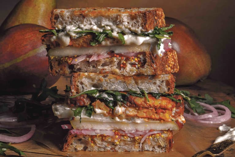 Upgrade Your Lunch With This Mouthwatering Pear, Tempeh & Arugula Sandwich