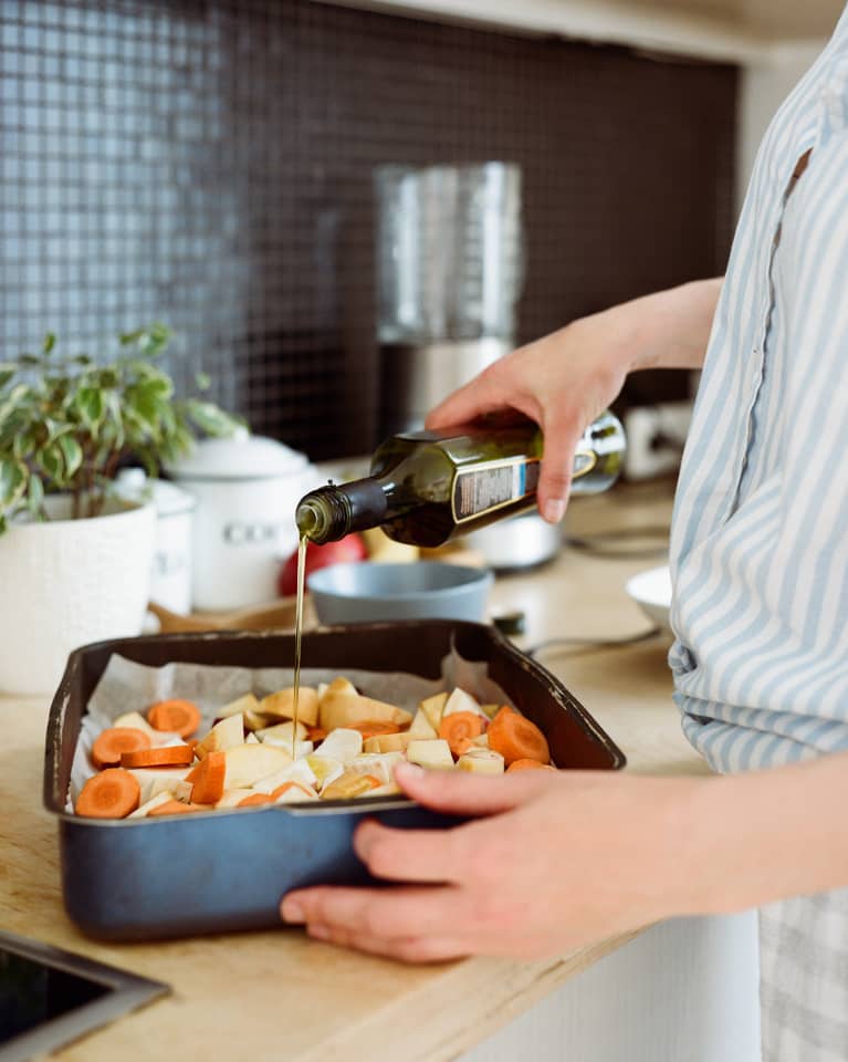 9 Healthiest Oils To Cook With, According To Nutritionists
