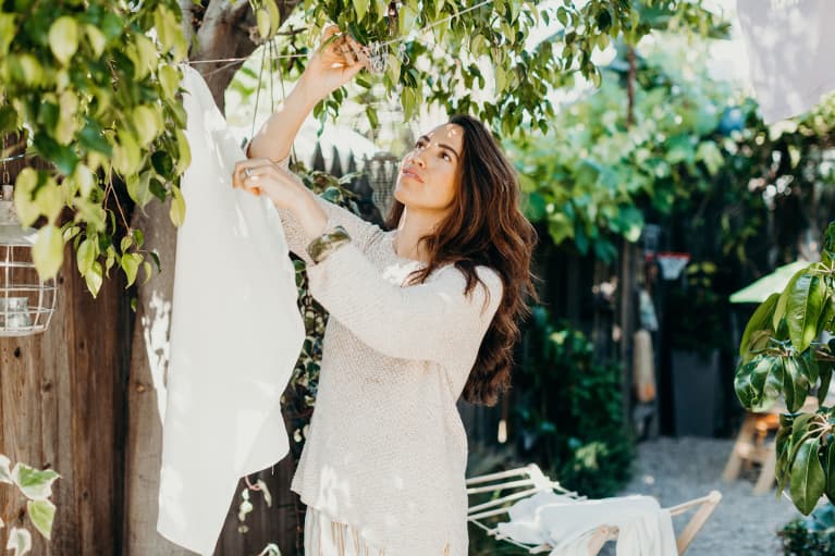 A Minimalist Reveals Her Low-Waste Skin & Body Care Routine