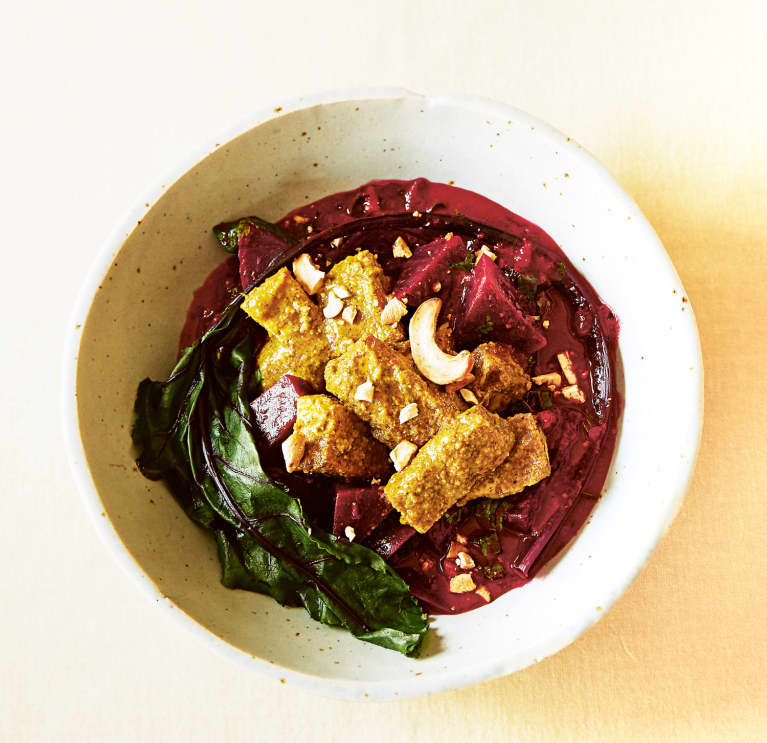 This Vegan Beetroot Curry Is Easy To Make & Bursting With Flavor