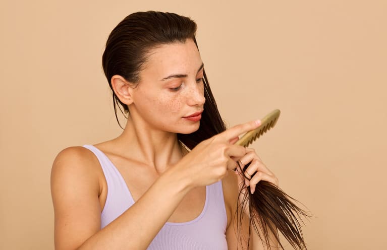 I'm A Plastic Surgeon: This Is How I Treat All My Patients With Thinning Hair I'm A Plastic Surgeon: This Is How I Treat All My Patients With Thinning Hair
