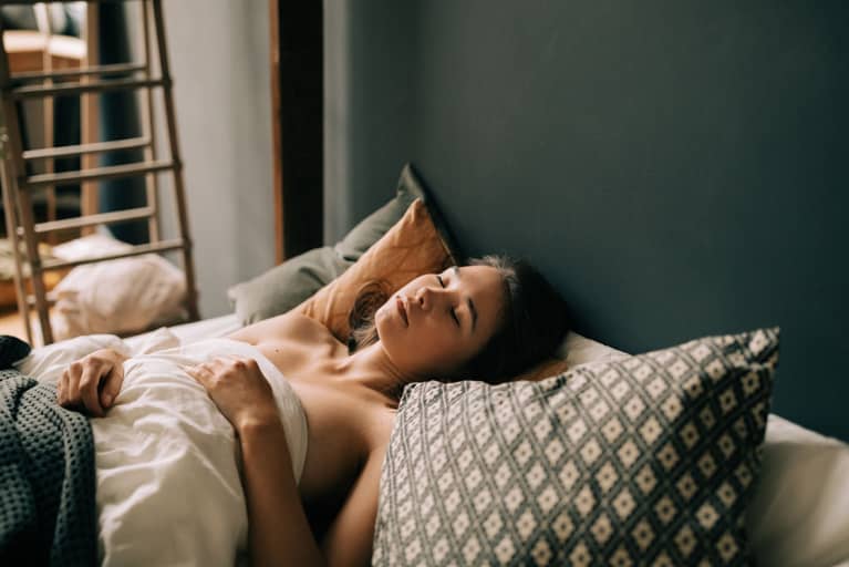 This Sleep Supplement Works Better Than Melatonin (Without The Side Effects)