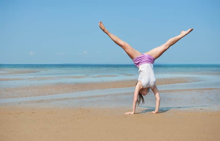 5 Handstand Benefits + Why You Should Do Them Every Day