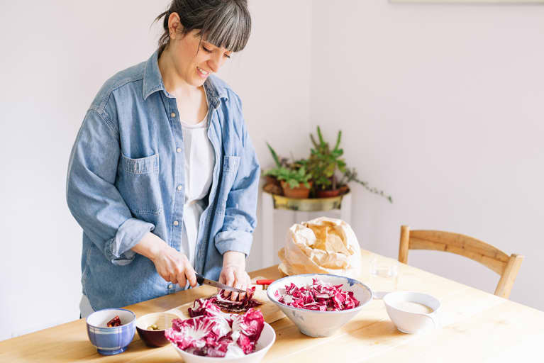 What This M.D. Wants You To Know About Intermittent Fasting & Your Period
