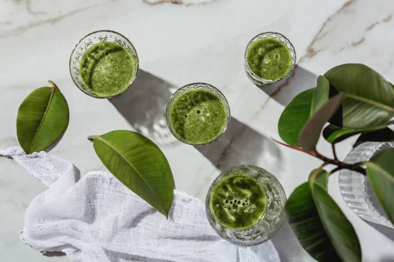 How To Use mindbodygreen Organic Veggies+ Greens Powder in Breakfast, Smoothies, and Desserts
