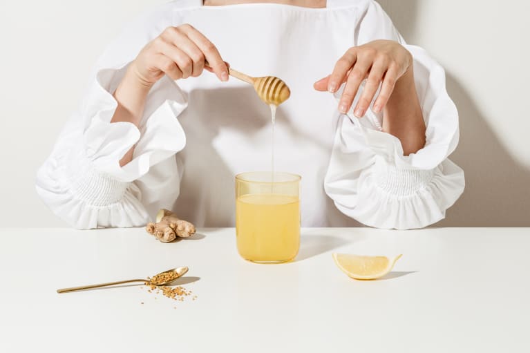 5 Health Benefits Of Honey + The Science Of How It Works